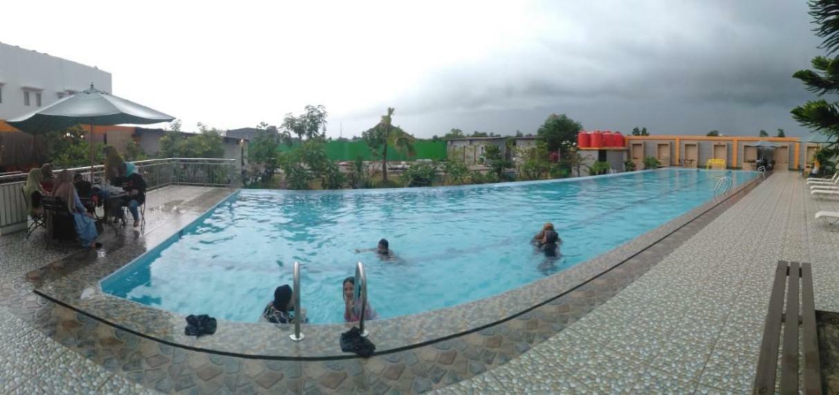Fortune Front One Hotel Kendari Zewnętrze zdjęcie