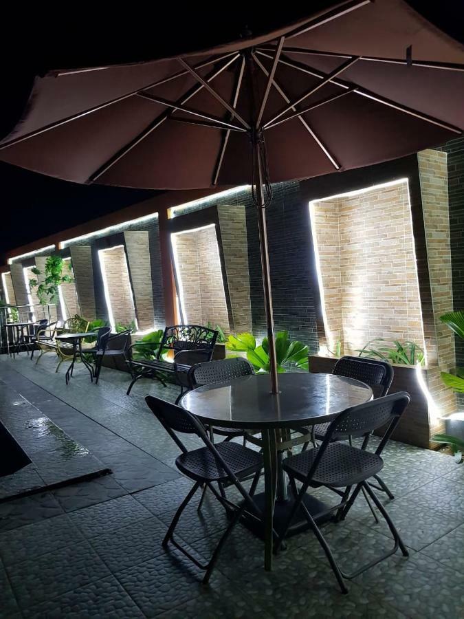 Fortune Front One Hotel Kendari Zewnętrze zdjęcie