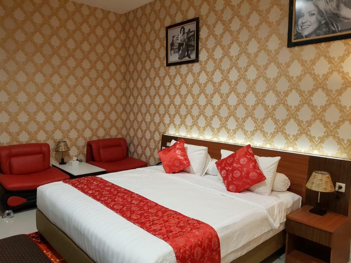 Fortune Front One Hotel Kendari Zewnętrze zdjęcie