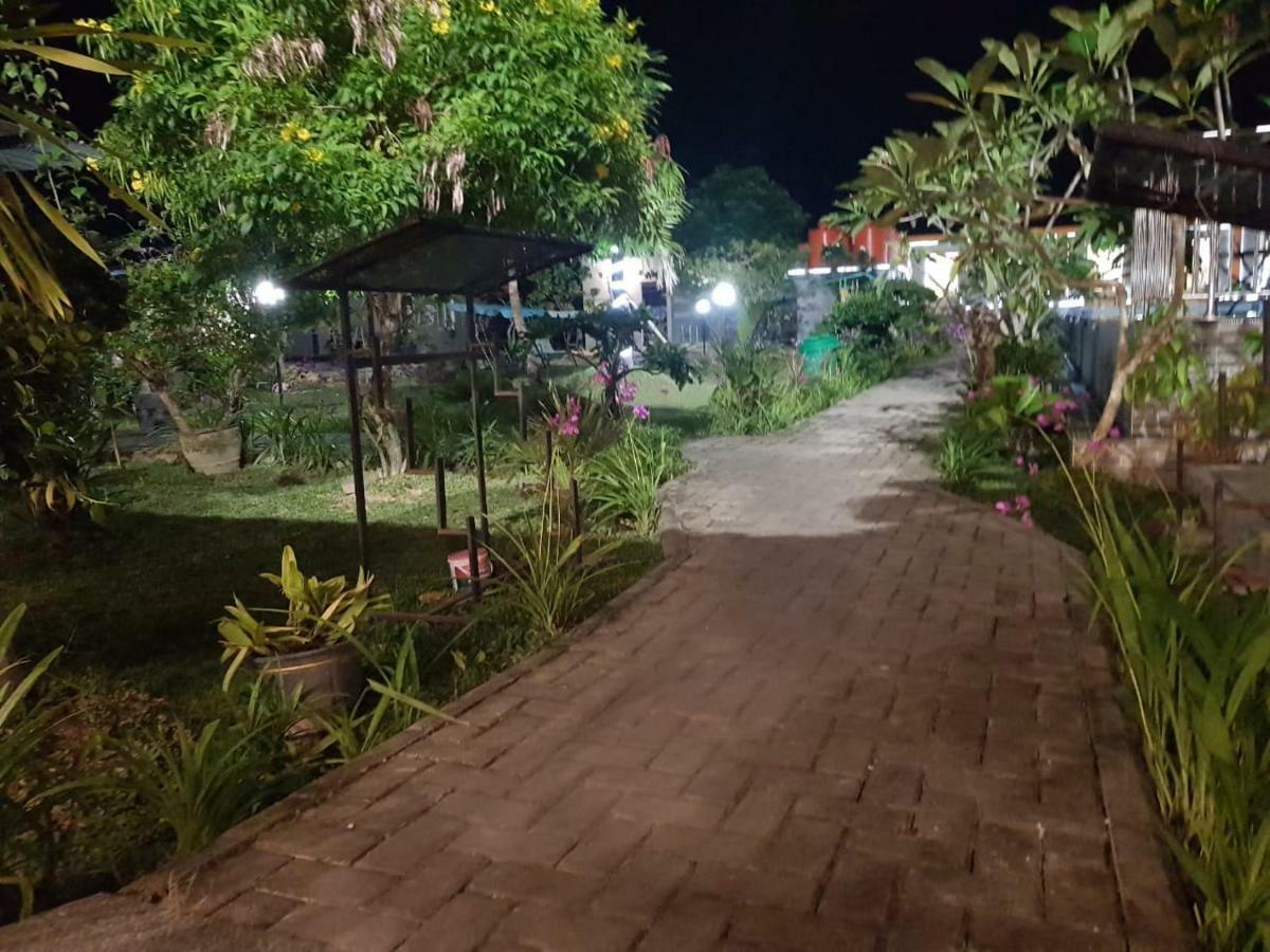 Fortune Front One Hotel Kendari Zewnętrze zdjęcie