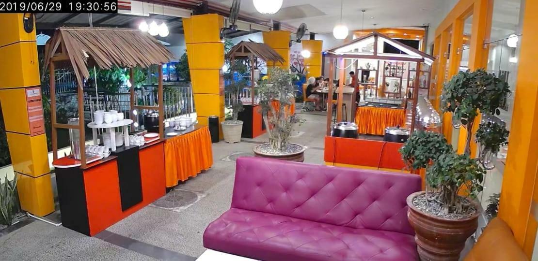 Fortune Front One Hotel Kendari Zewnętrze zdjęcie