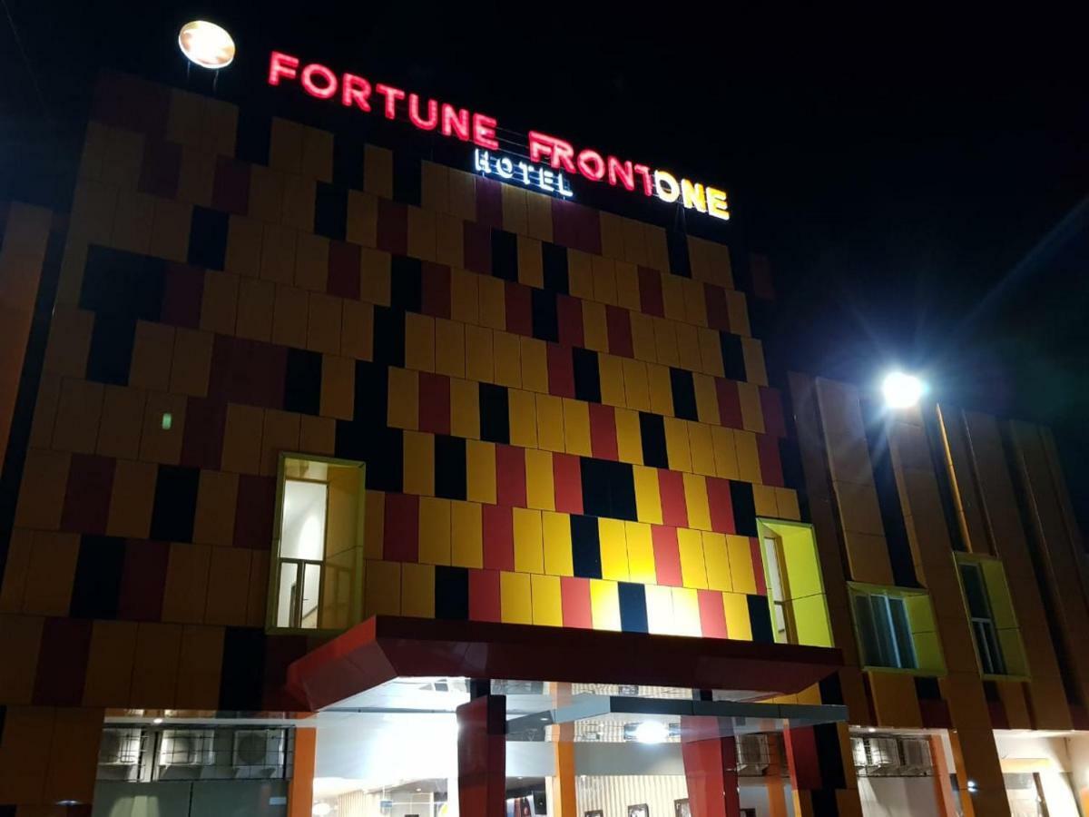 Fortune Front One Hotel Kendari Zewnętrze zdjęcie