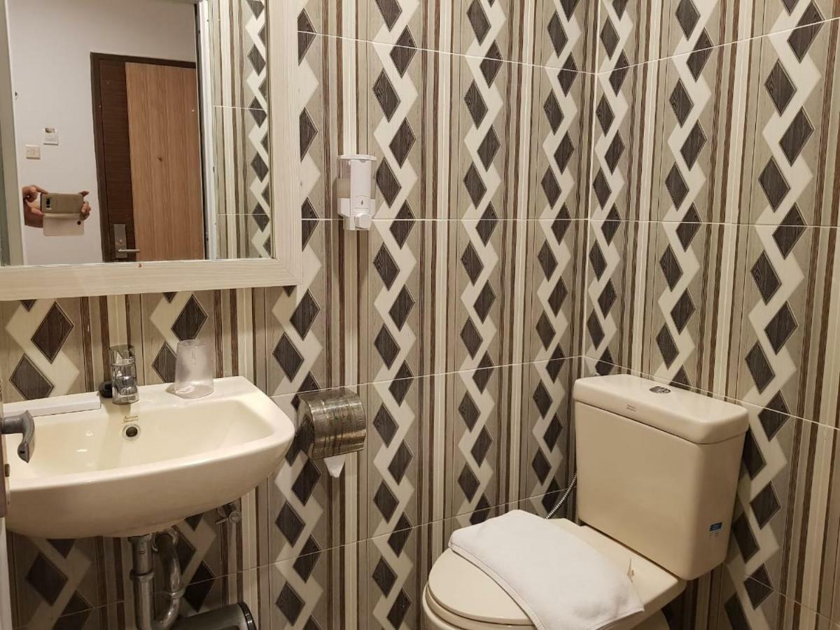Fortune Front One Hotel Kendari Zewnętrze zdjęcie