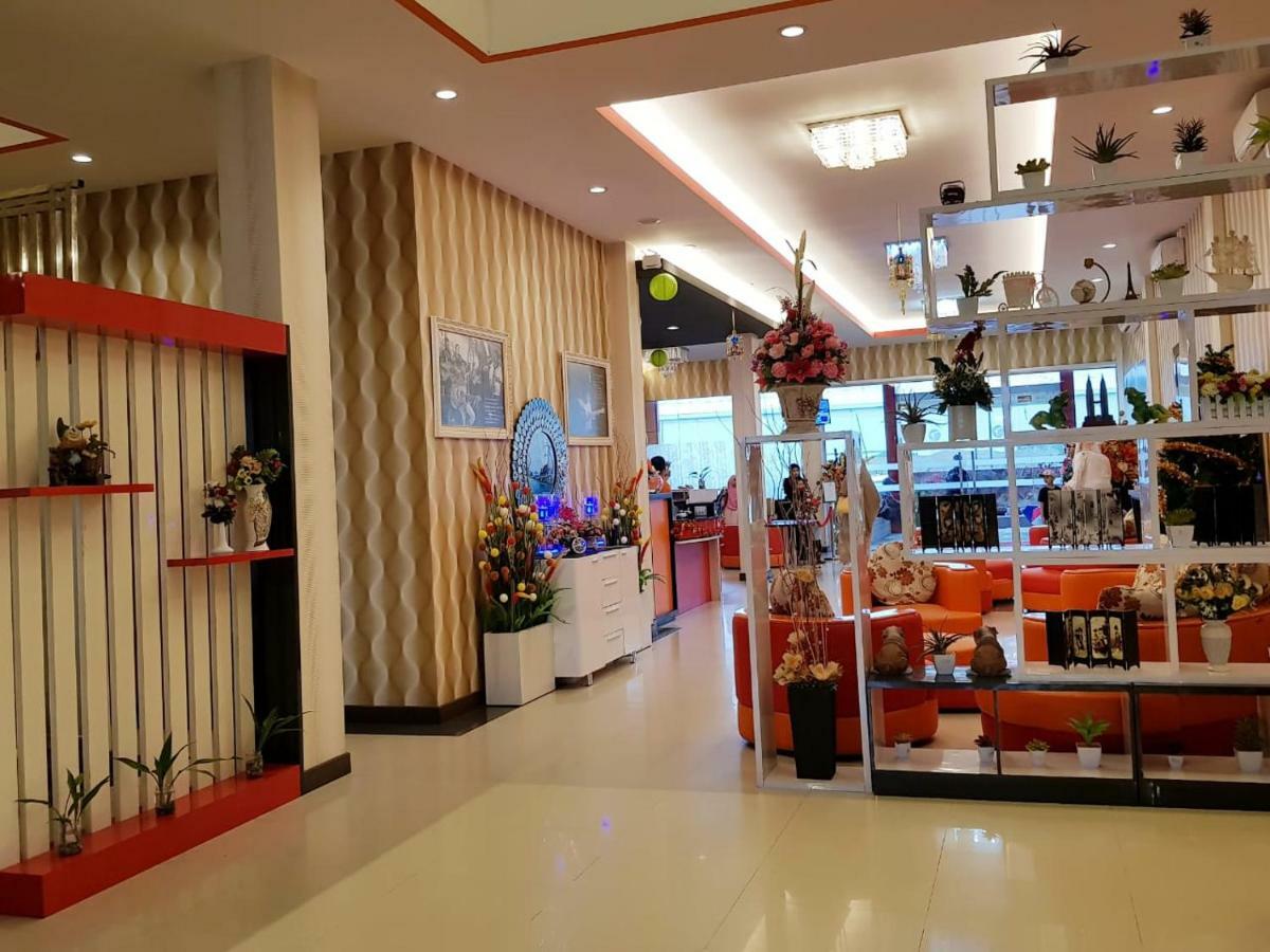 Fortune Front One Hotel Kendari Zewnętrze zdjęcie