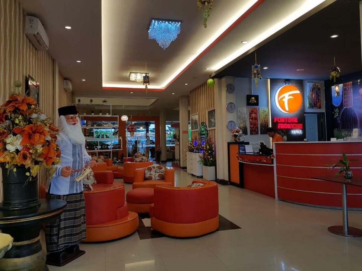 Fortune Front One Hotel Kendari Zewnętrze zdjęcie