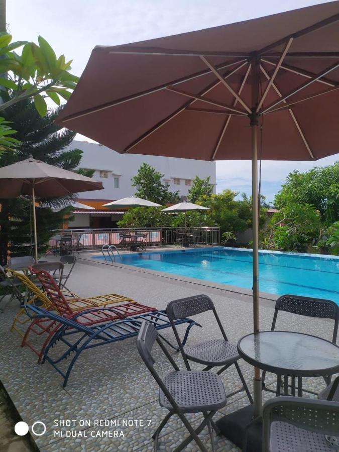 Fortune Front One Hotel Kendari Zewnętrze zdjęcie