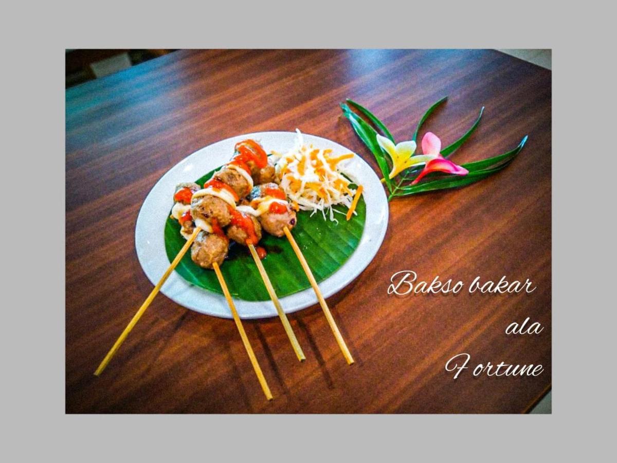 Fortune Front One Hotel Kendari Zewnętrze zdjęcie